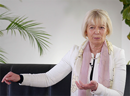 Prof. Dr. Monika Klinkhammer-Schalke beim Videodreh für "360° Onkologie" zum Thema "Was machen klinische Krebsregister?"